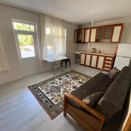 Apartamento Esyali Guenluek Kiralik