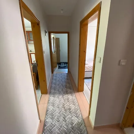 Apartamento Esyali Guenluek Kiralik